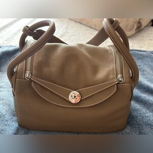 Leather Shoulder Bag in Brown - lindy 34